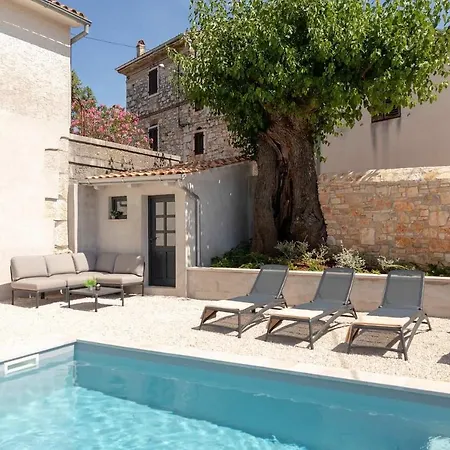 Dvori Holiday home *