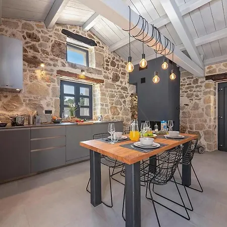 Holiday home Dvori *